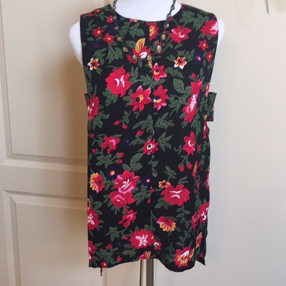 NWOT—W118 by Walter Baker floral top